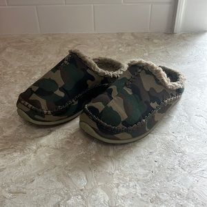 Boys camo slippers size 3 Deer Stags slipperooz